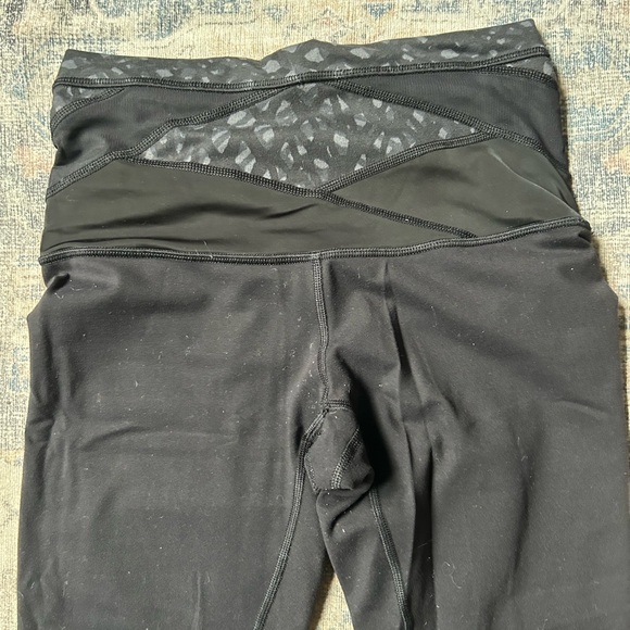 Lululemon Reversible Leggings - Picture 4 of 5